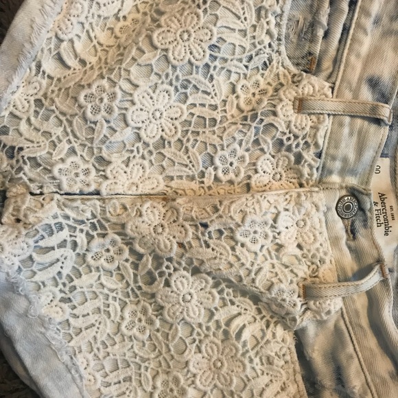 Distressed white wash lace jean shorts - Picture 3 of 6